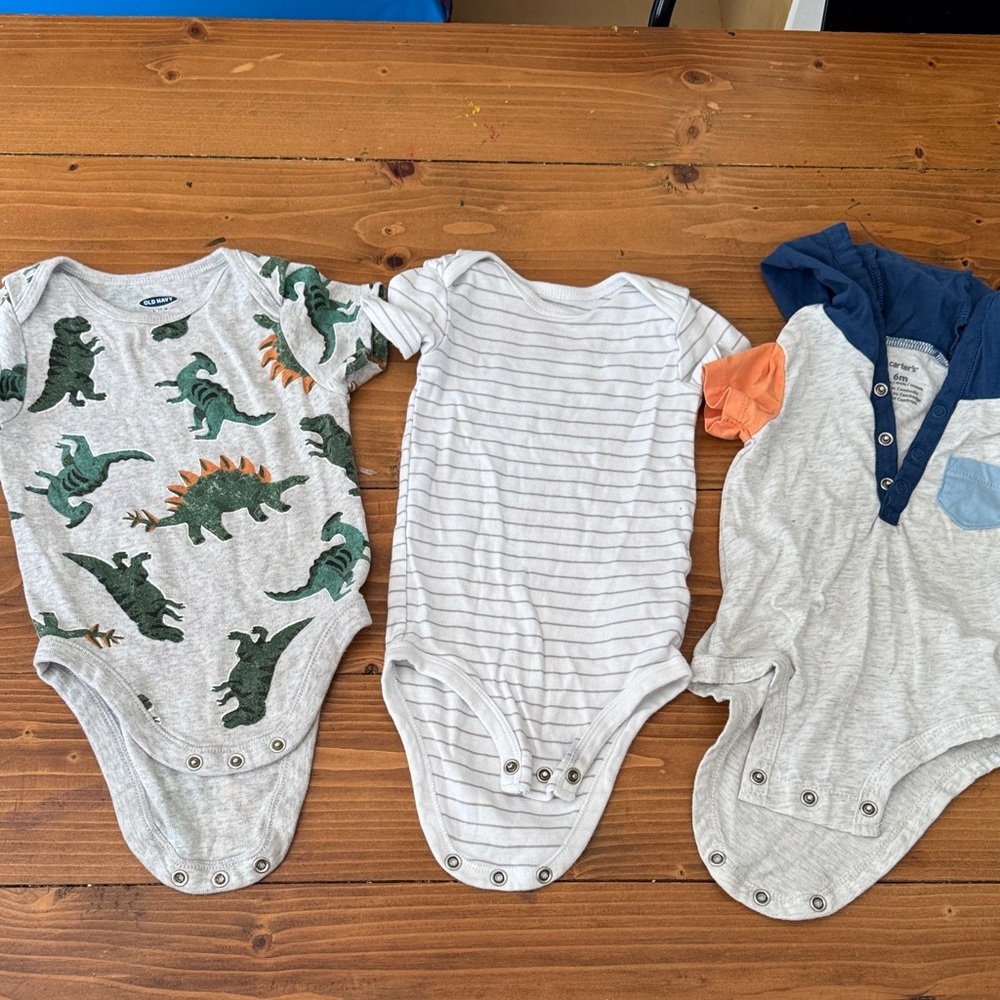 Infant onesie bundle Dinosaur and Striped Bodysuits Set color lock 6months